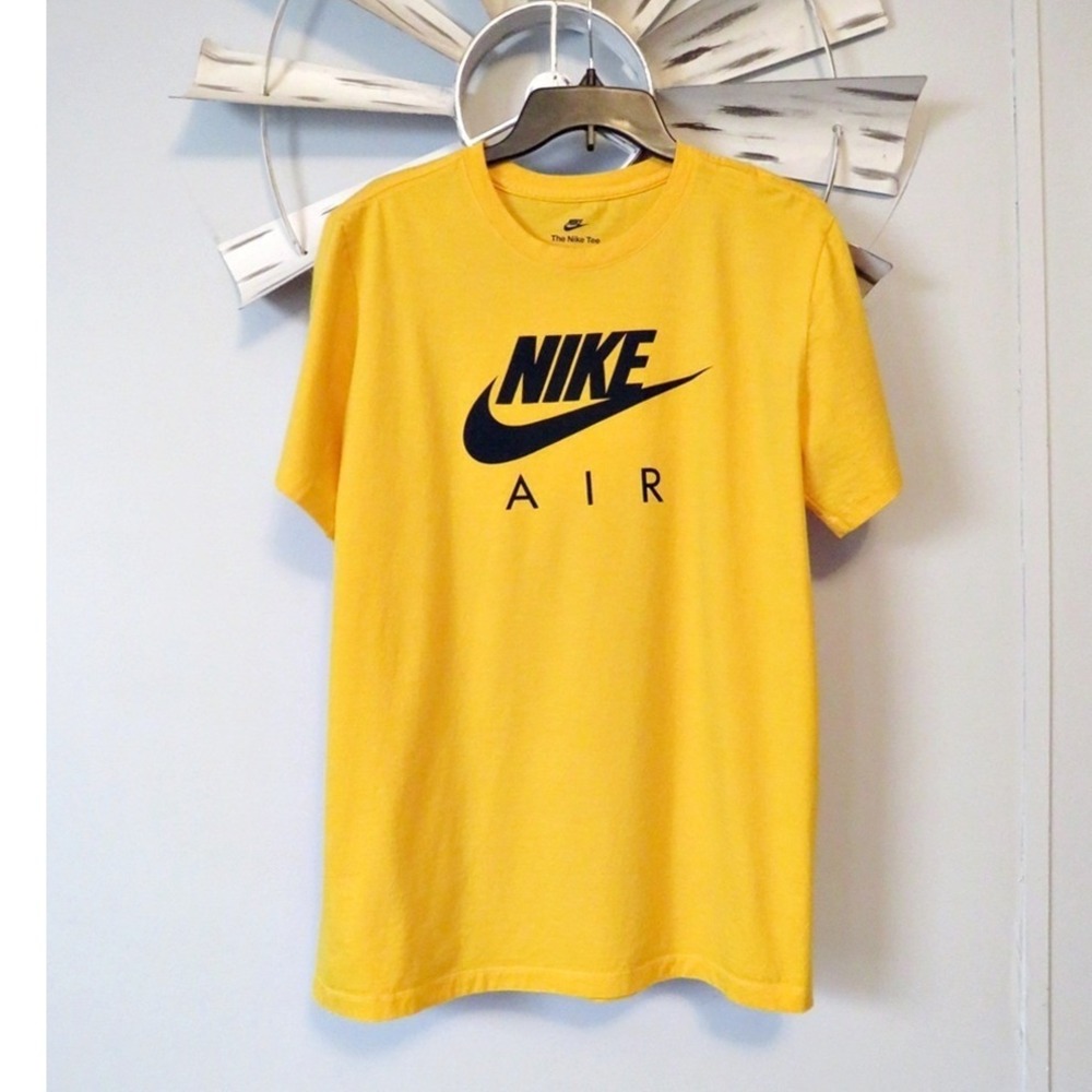 Nike Air Logo Graphic T-Shirt Yellow Men's Large –‎ Classic Swoosh Tee